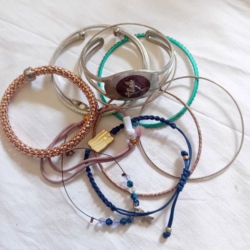 Bracelets pack with different designs used