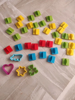 Πλαστικά καλούπια πλαστελίνης play-doh μεταχειρισμένα με ξύλινο πλάστη δώρο