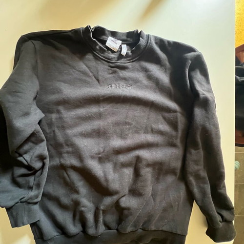 Adidas sweatshirt black size M like new with wide fit