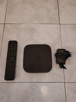 Vodafone TV Box like new with remote and charger