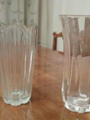 Decorative glass vases like new, set of 2, classic clear design