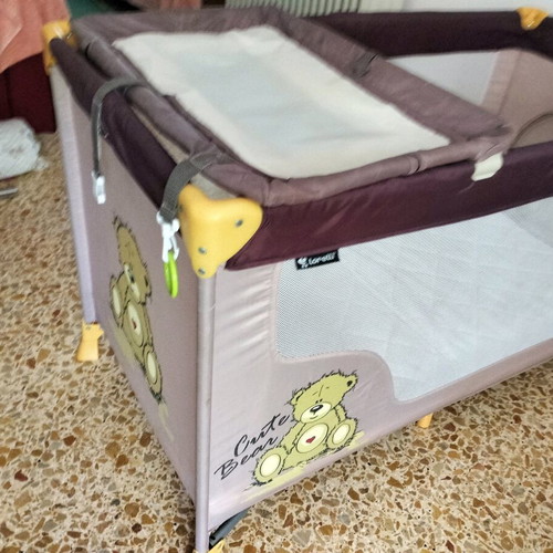 Lorreli playpen complete with Greco strom mattress like new