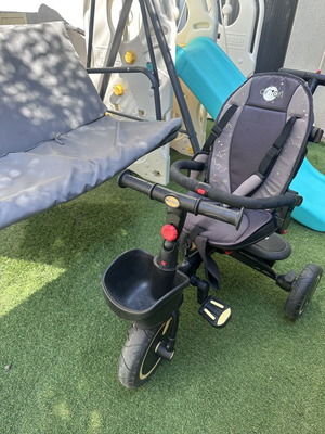 Byox tricycle like new with sunshade and foldable design