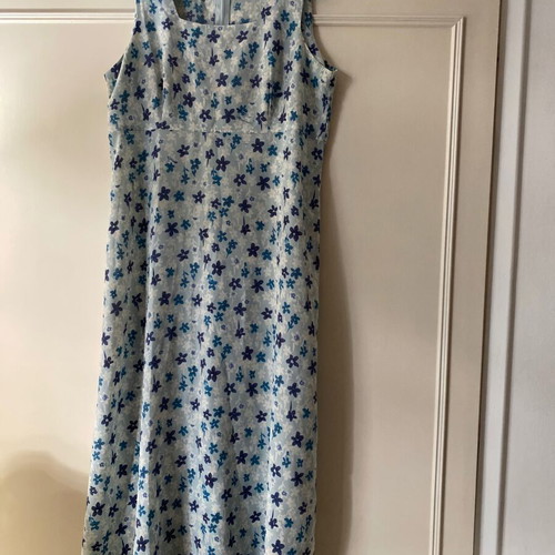 Women's floral maxi dress XL used, light blue colors, made in USA