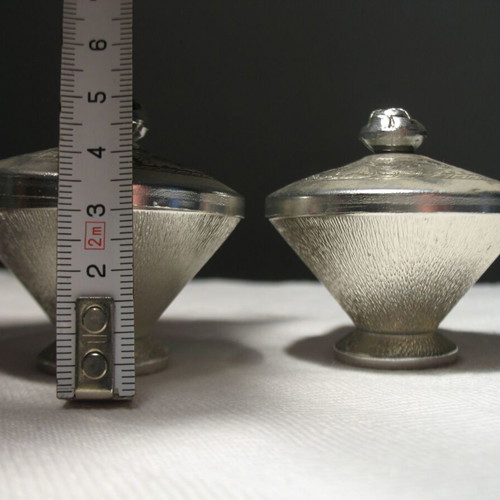 Pair of small metal jars like new