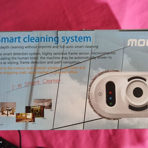 Window cleaning robot used with 12 microfiber cloths and remote control