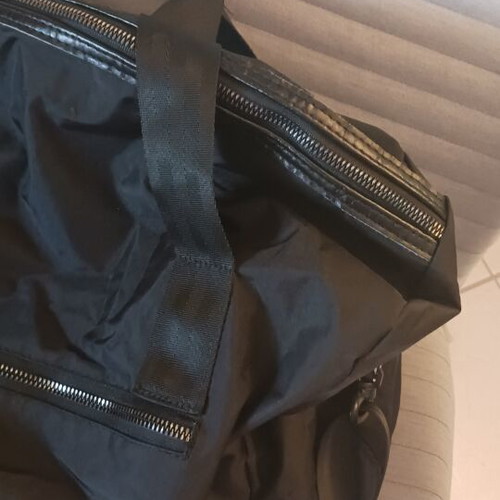 Shoulder bag like new with one external zipper