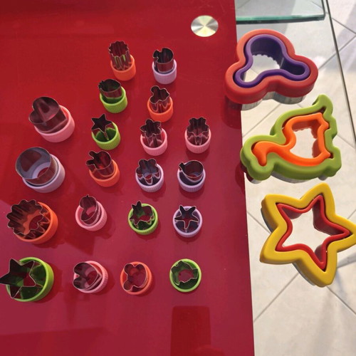 Stainless steel food cutters new, pack of 23 with dinosaur, star and Mickey Mouse designs