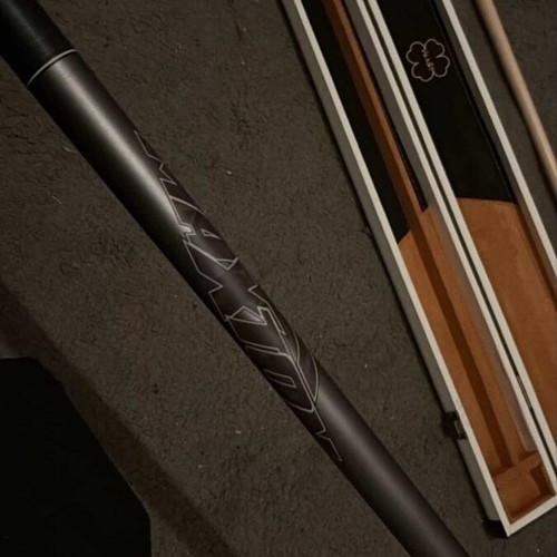 Pool cue new with case