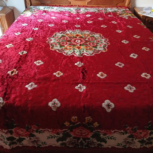 Velvet vintage quilt set with two pillowcases, burgundy