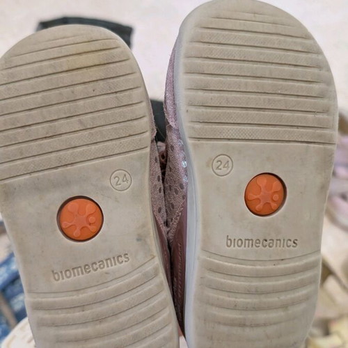 Children's shoes used, sizes 23-25, box set