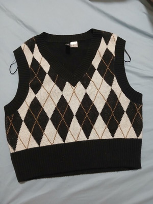 Argyle Vest H&M like new, knit diamond pattern