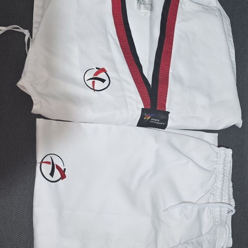 Daedo Taekwondo uniform size 150, white with red and black collar