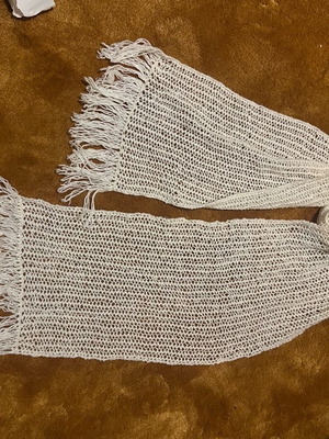 Χειροποίητο πλεκτό κασκόλ σαν καινούργιο με κρόσσια εκρού