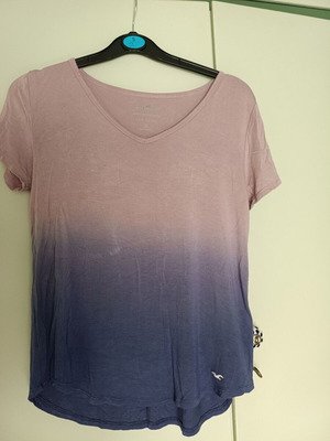 Hollister t-shirt like new, pink and blue ombre, size XS/S