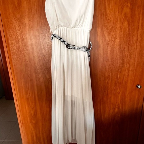 White dress small like new with belt and built-in slip