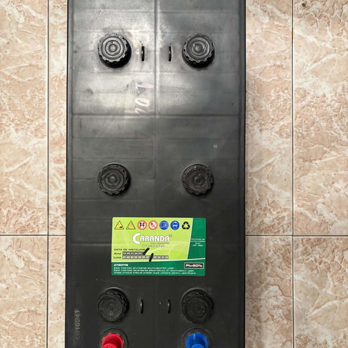Caranda 12 Volt 200amp Battery like new