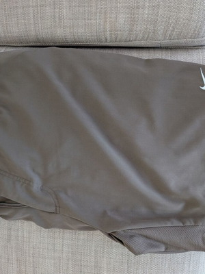 Σορτς Nike Roger Federer μεταχειρισμένα, μέγεθος M, γκρι καφέ