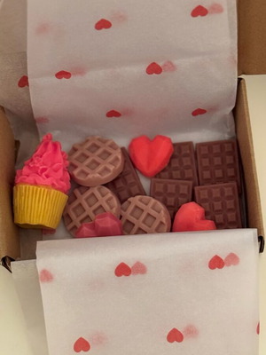 Wax melts new in 3 scents petit beurre, bueno, green apple, dark chocolate