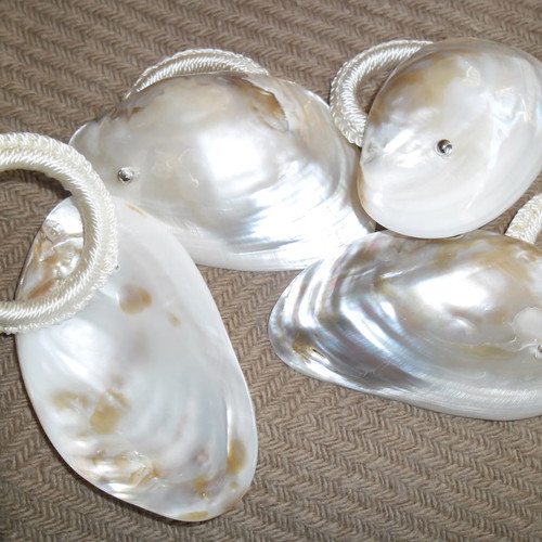 Napkin rings like new, 6 large shell design