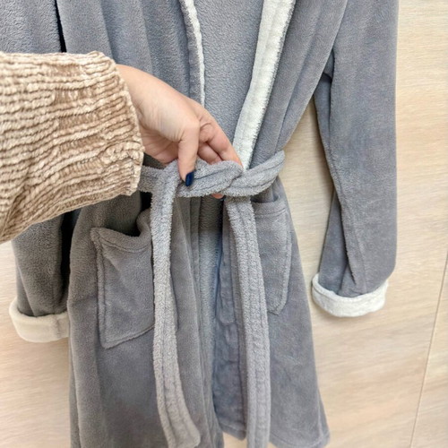Fleece hooded warm bathrobe with pockets, Cool brand