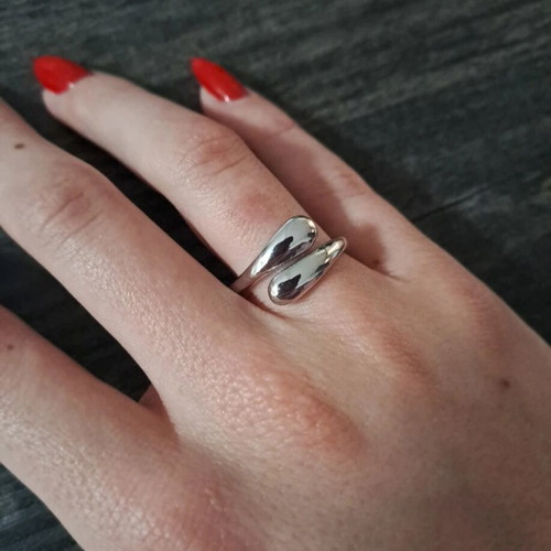 Silver ring new in excellent condition
