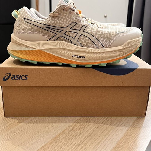 Asics Trabuco Max 3 Trail Shoes like new, size 44.5, max cushioning