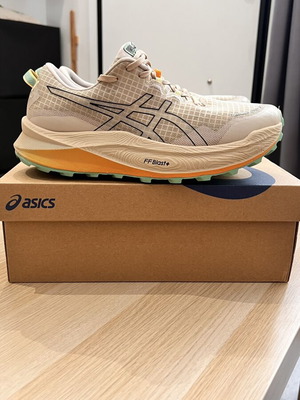 Asics Trabuco Max 3 Trail Shoes like new, size 44.5, max cushioning