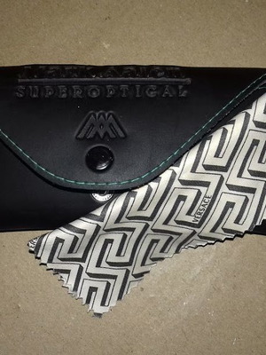 Θήκη γυαλιών καινούργια, μαύρη