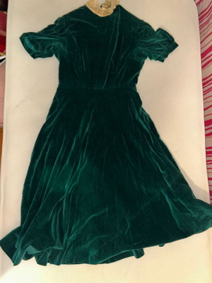 Vintage emerald green velvet dress 60s/70s custom made with lace and back buttons collectible