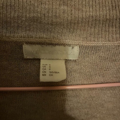 H&M pullover like new, cream with bell sleeve and ruffles