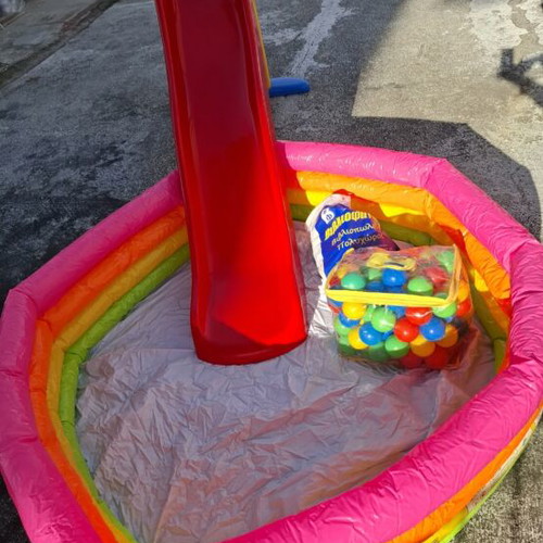 Children's slide with inflatable pool and 100 colorful balls, new