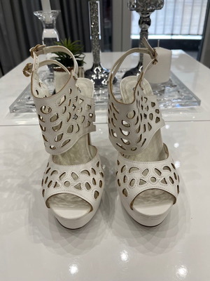 Women's sandals used, white with thin heel, size 38