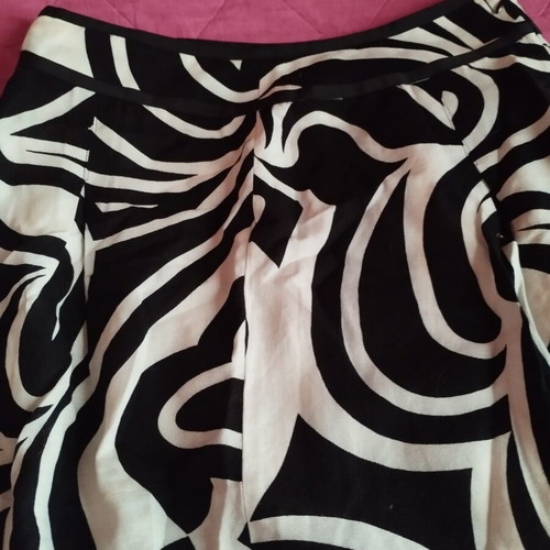Ann Taylor arty skirt like new, black and white, size XL