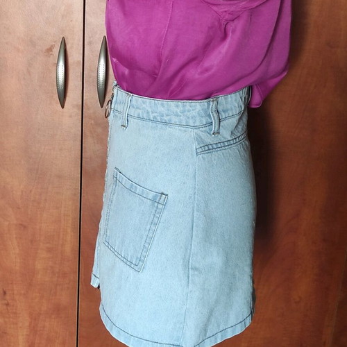 Denim Mini Skirt like new with zipper and pockets