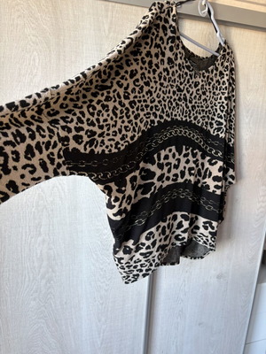 Women's blouse like new, size 5XL, beige and brown