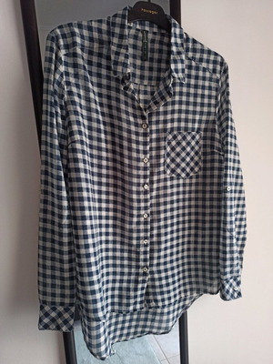 Stradivarius women's checked shirt like new, white and blue, size M/L