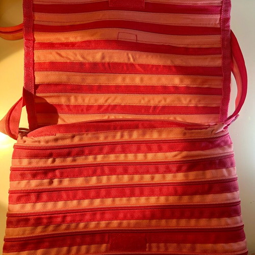 Zip It crossbody bag new, pink