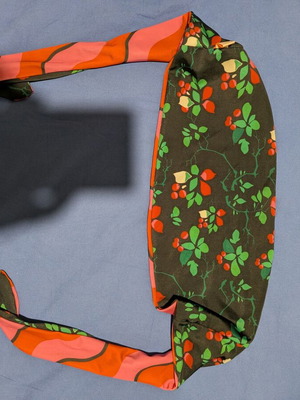 Karavan strapless bikini top size large like new, multicolor