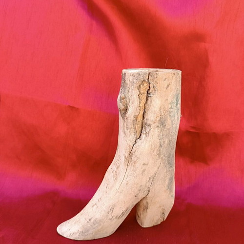 Log like new in boot shape