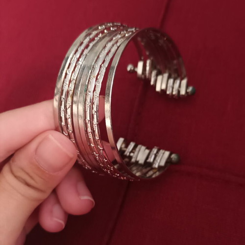 Bracelet set 8 pieces new, handcuff style