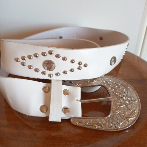 White belt with strass and studs like new, length 105cm