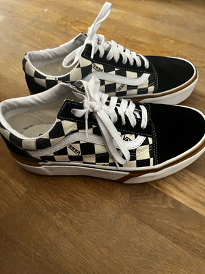 Vans Old Skool women's flatforms sneakers like new, black and white