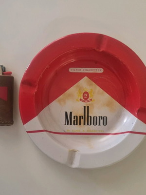 Τασάκι και αναπτήρας Mallboro μεταχειρισμένα