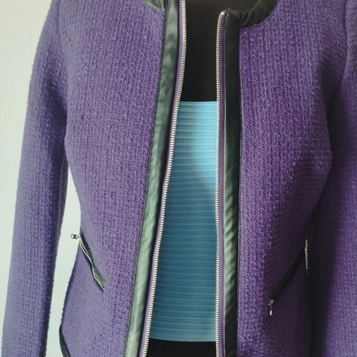 Jacket like new with zipper and leather details, purple, size M
