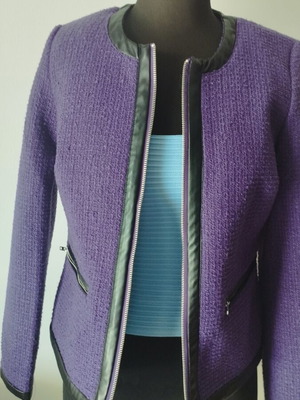 Jacket like new with zipper and leather details, purple, size M
