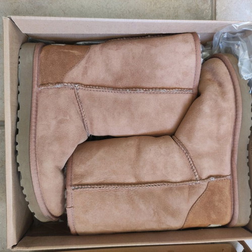 Ugg boots Classic Tall II with gaiters like new, size 38
