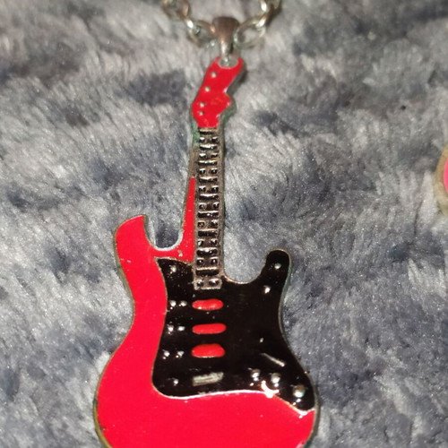 Electric guitar necklace