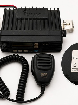 Icom IC-F210 επαγγελματικός πομποδέκτης οχήματος με μικρόφωνο HM-100N σαν καινούργιο