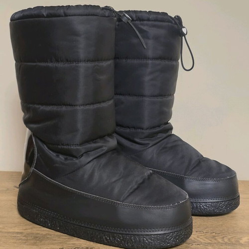 Love Moschino women's warm apreski boots like new, sizes 38-41, black